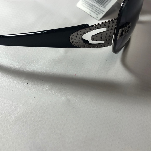 Sunglasses - Picture 4 of 5